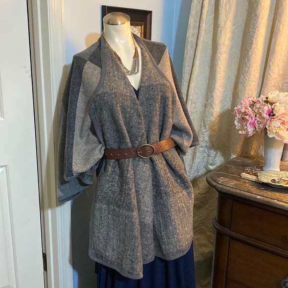 Grey block wrap poncho - Picture 1 of 6